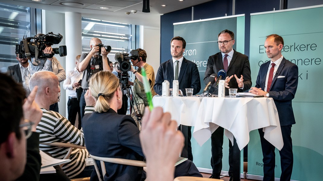 Skatteminister Jeppe Bruus, klimaminister Dan Jørgensen og erhvervsminister Simon Kollerup præsenterede onsdag den 20. april S-regeringens udspil til en grøn skattereform i Skatteministeriet.
