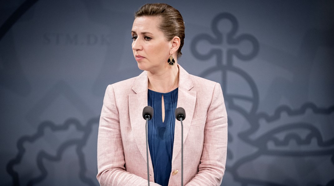Statsminister Mette Frederiksen i Statsministeriets Spejlsal. Socialdemokratiets erhvervsklub omtaler hende ikke længere som 'statsminister'. Nu er hun 'partiformand'.