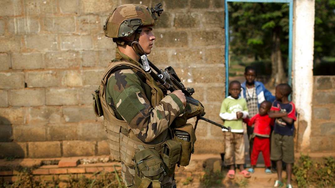 EU's militære missioner handler i høj grad om at indsætte soldater med EU-flag i Afrika, skriver Nikolaj Villumsen (EL).