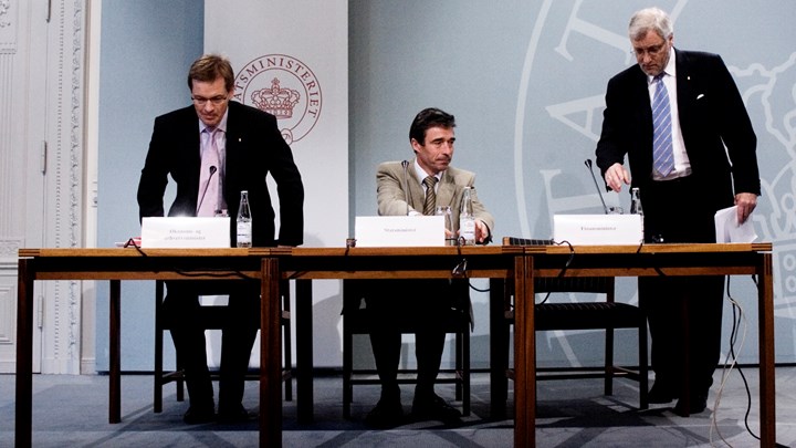 Økonomiminister Bendt Bendtsen (K), statsminister Anders Fogh Rasmussen (V) og finansminister Thor Pedersen (V) præsenterer Velfærdsforliget i 2006, som blev indgået med Dansk Folkeparti, Socialdemokratiet og Radikale Venstre.