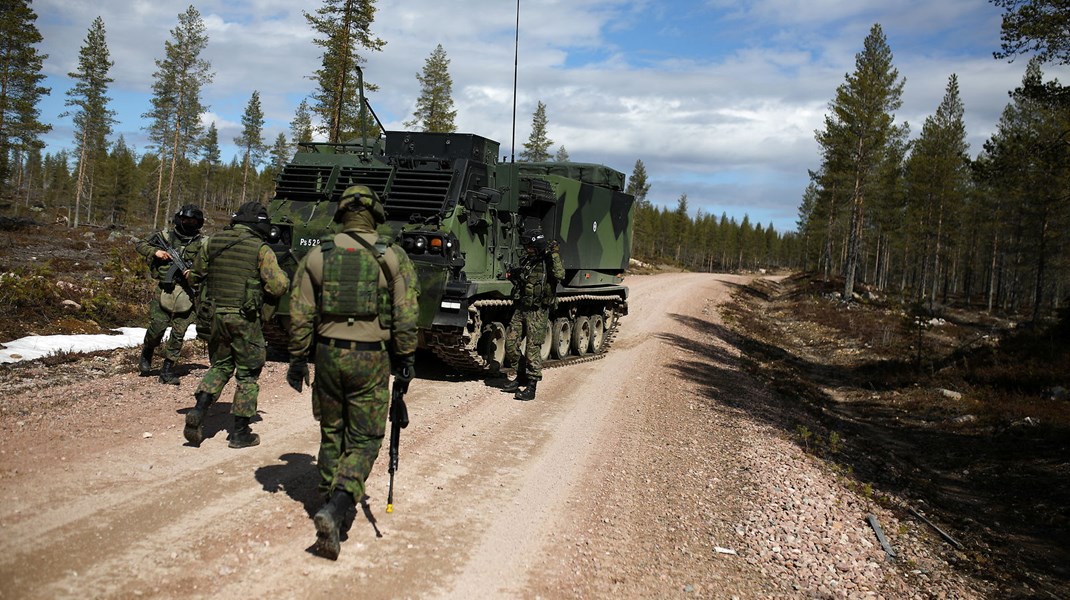 Finland har omtrent 23.000 personer i aktiv tjeneste og kan mobilisere 870.000 fra reserven, hvilket er mere end alle de nordiske lande tilsammen, skriver Niels Flemming Hansen (K).