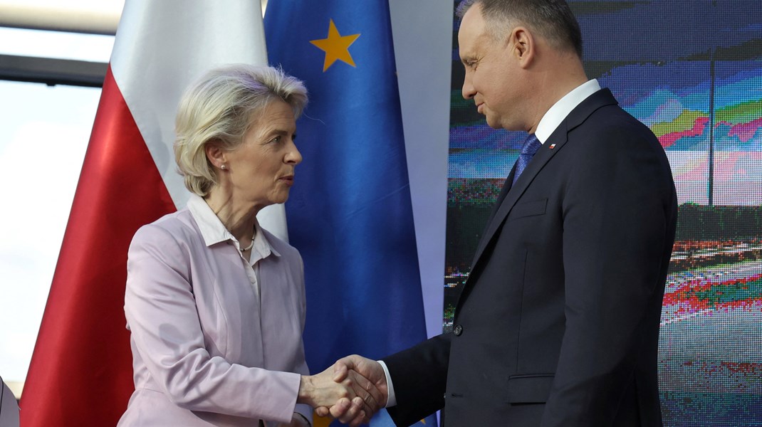 Kommissionsformand Ursula von der Leyen besøgte i sidste uge den polske præsident Andrzej Duda i Warszawa for at overlevere budskabet om, at Kommissionen godkender den polske genopretningsplan. Det har skabt stor furore.