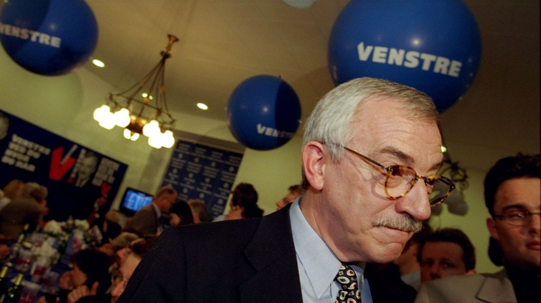 Exit Ellemann. Allerede på valgnatten 1998 besluttede Uffe Ellemann-Jensen, at det var slut for ham i dansk politik. Også af den grund blev FV98 et traume i Venstre, og i årene efter blev 