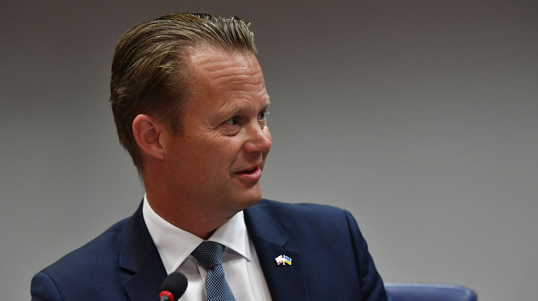 Danmark støtter "helhjertet" Ukraines EU-kandidatur, siger udenrigsminister Jeppe Kofod (S).