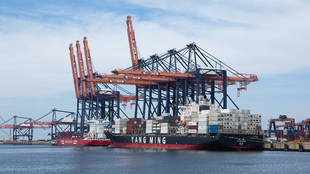 Shippingindustrien boomer i Rotterdam Havn. Den internationale shippingindustri er en af de sektorer, der gør allermest skade på klimaet