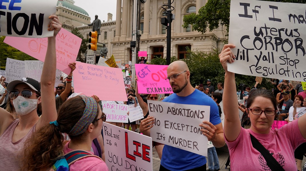 Da den amerikanske Højesteret afskaffede i juni amerikanske kvinders forfatningssikrede ret til fri abort, vakte det opsigt, skriver Mette Bock.