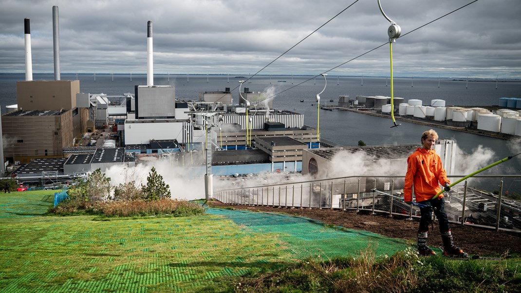 Københavns Kommunes klimaplan afhang i høj grad af et nyt anlæg på toppen af Amager Bakke, der kan suge CO2 ud af atmosfæren. Men det har vist sig sværere end forventet at finde finansiering til anlægget. 