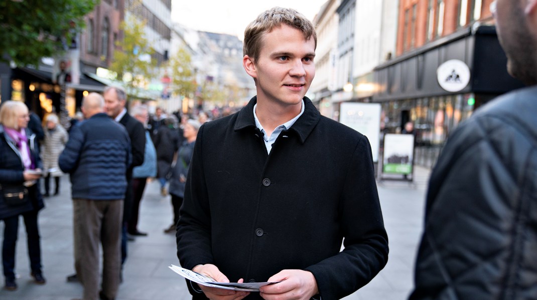 Jakob Søgaard Clausen, medlem af Aarhus Byråd,&nbsp;trak sig fredag den 19. august som medlem af Dansk Folkeparti.