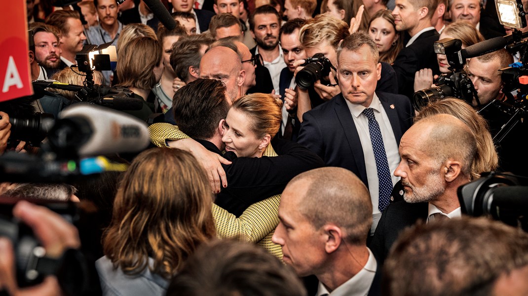 Der var store smil - og kram - i 2019, da Mette Frederiksen og resten af oppositionen sikrede sig et rødt flertal. Kort tid før næste folketingsvalg&nbsp;ser styrkeforholdet anderledes ud.
