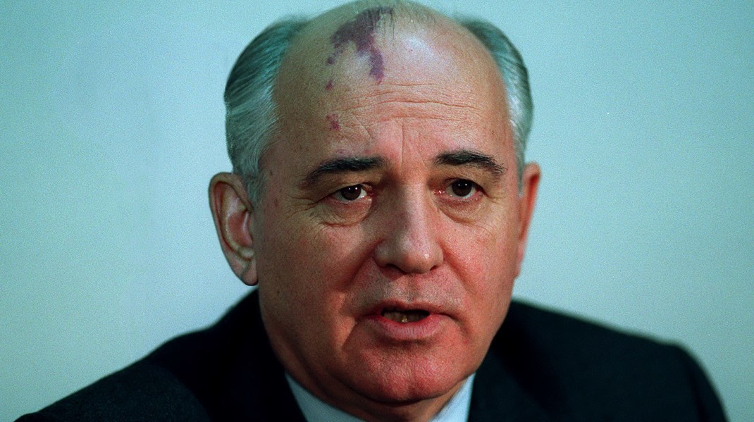 Mikhail Gorbatjov kom af folket, levede og følte med folket og drømte ikke om at misbruge magten og berige sig på dets bekostning. Det skulle Putin og hans regime have taget ved lære af, skriver Per Stig Møller.