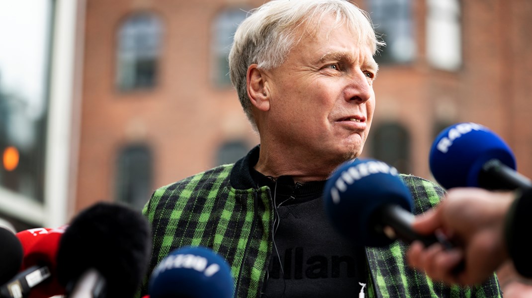 Uffe Elbæk opfordrer Frie Grønne og Alternativet til at slå sig sammen – men det afviser Frie Grønne. I Ajour dykker Altingets chefredaktør ned i de to partiers nedtur.