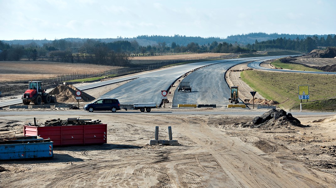 Allerede i dag er der ifølge brancheforeningen Danske Råstoffer&nbsp;udfordringer med at skaffe materialer til at bygge veje. (arkivfoto)