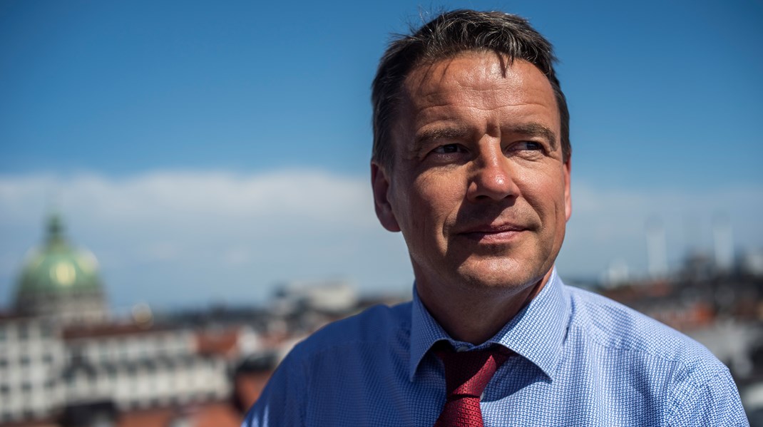 På sigt bør vi afskaffe posten som udviklingsminister og integrere vores internationale engagement langt stærkere i sektorministerierne, skriver Christian Friis Bach (R).