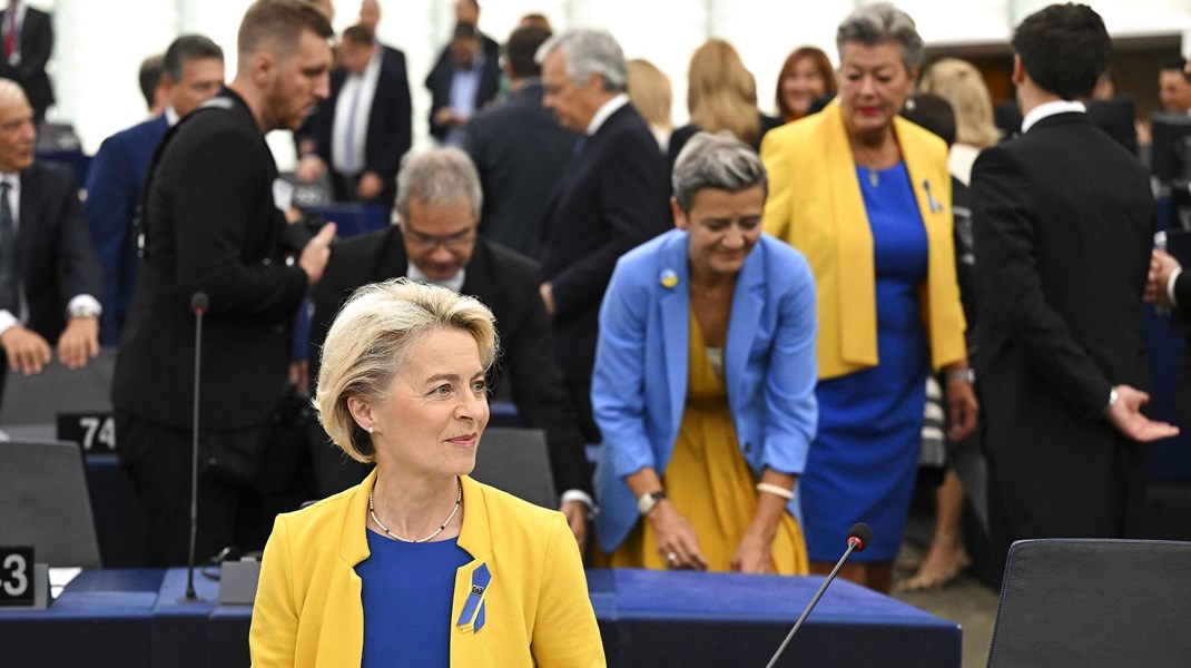 EU-kommissionsformand Ursula von der Leyen var klædt i Ukraines farver ved årets tale om Unionens tilstand. Det samme var mange andre af de kvindelige medlemmer af hendes kommission.