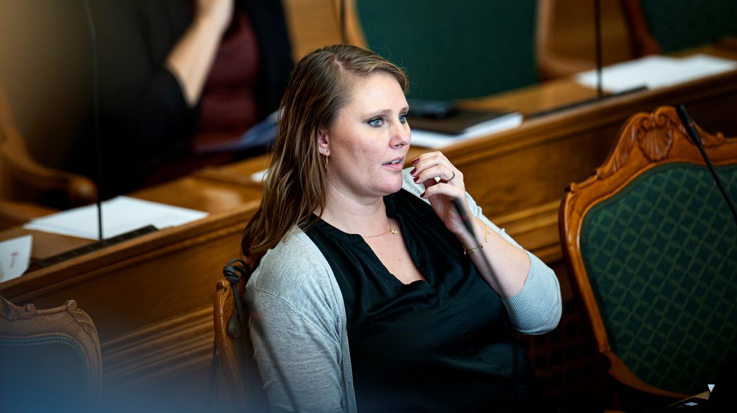 "Det er nødvendigt at bevæge os væk fra de rigide læringsmål, som bare handler om at præstere og blive lært op inden for en bestemt akademisk ramme," siger Charlotte Bromann Mølbæk (SF).