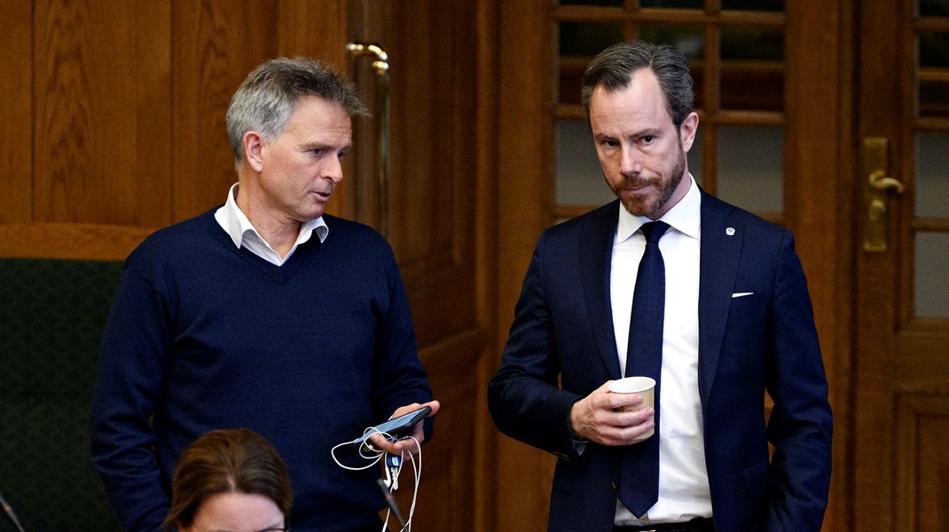 Kim Valentin og Jakob Ellemann-Jensen under en spørgetime med statsministeren i Folketingssalen.