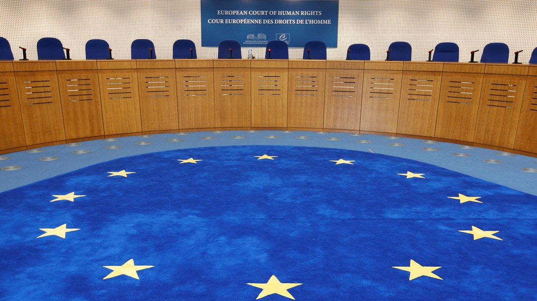 Den nye præsident i Den Europæiske Menneskerettighedsdomstol i Strasbourg,&nbsp;Síofra O'Leary, står blandt&nbsp;<span>andet over for udfordringer med medlemslande, der ikke retter ind efter domstolens afgørelser.<br></span><br>