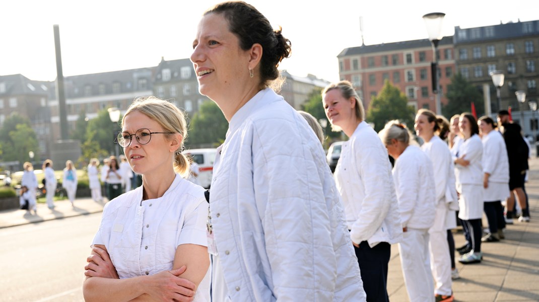 I psykiatrien oplever vi at patientsikkerheden kompromitteres, når andre faggrupper ansættes til at varetage sygeplejefaglig behandling, skriver kredsforkvinde Ulla Birk Johansen og syv tillidsrepræsentanter i sundhedsvæsenet.