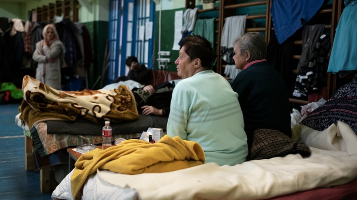 De to ældre kvinder fra Donetsk, Helene og Alla, på et flygtningecenter i Lviv. Der har de været siden krigens start.