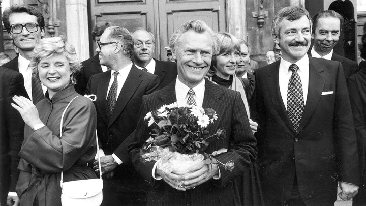 Bertel Haarder (yderst tv.) blev første gang minister under Poul Schlüter (i midten) i 1982. Jo mere Schlüter roste Venstre, desto mere tog hans deres stemmer, husker Bertel Haarder.