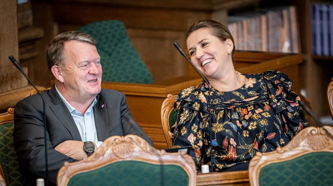 Med de nye tendenser i midten af dansk politik bytter man&nbsp;rundt på forholdet mellem politikere og embedsmænd. Man ønsker at give alt magt til akademikerne og embedsværket, skriver Rasmus Ulstrup Larsen.