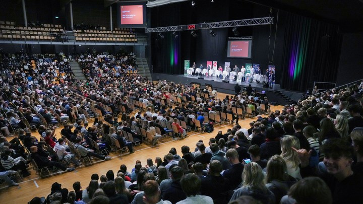 Ungdomsuddannelsen Learnmark havde samlet op mod 2000 elever i Forum Horsens mandag til politisk debat. Blandt de øvrige deltagere var Troels Lund Poulsen (V), Rasmus Nordqvist (SF) og Lars Boje Mathiesen (NB).