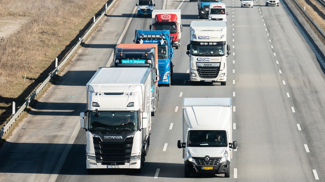 Grundlæggende er det en politisk beslutning, om der skal afsættes et milliardbeløb for at fremskynde omstilling til el-drift af de 3-4 procent af Danmarks udledning, som lastbilerne står for, skriver&nbsp;Søren Büchmann Petersen.
