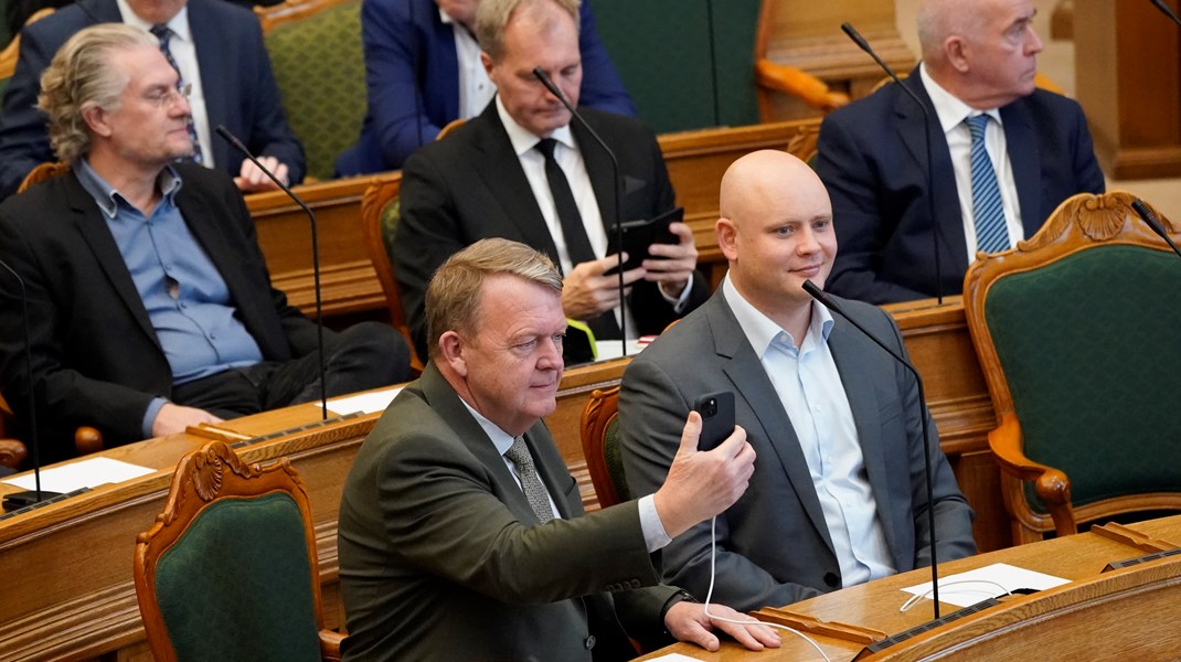 Lars Løkke Rasmussen og Jakob Engel-Schmidt fra Moderaterne i folketingssalen 16. november. Partiet er med 16 mandater tredjestørst i det nye Folketinget.