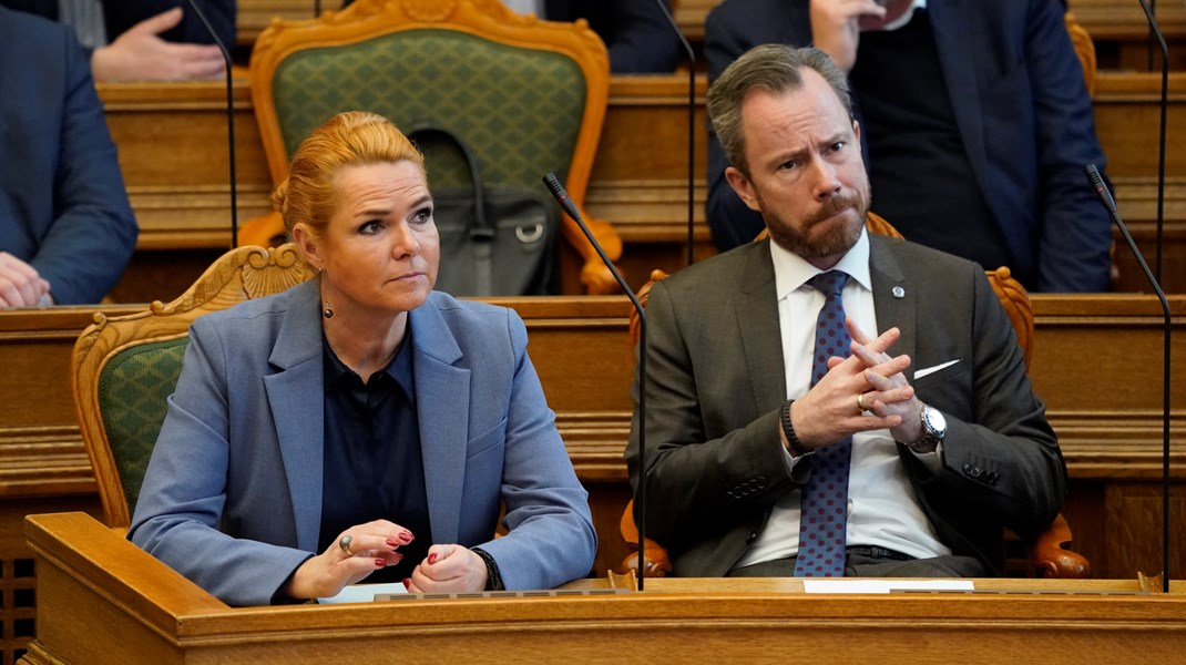 Engang var udgjorde de formandsduoen i det samme parti. Nu sidder Jakob Ellemann-Jensen (V) og Inger Støjberg (DD) i Folketinget som frontfigurer for hver deres politiske parti – men stadig side om side.