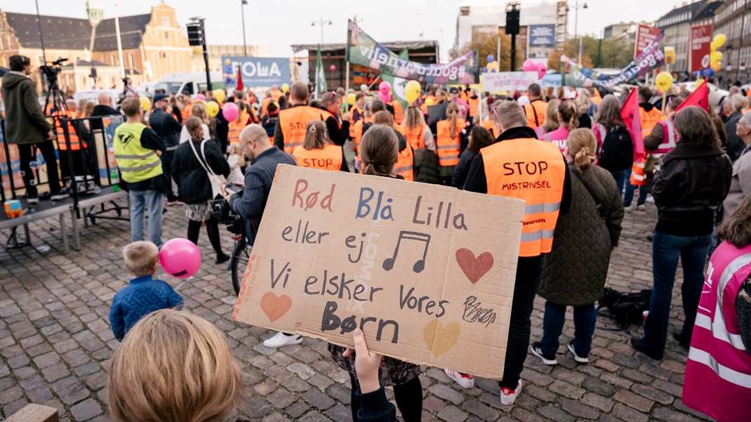 Børn og unges trivsel fyldte meget i valgkampen, blandt andet ved en demonstration foran Christiansborg. Derfor er Anne A.E. Thorups nye bog uhyre relevant og aktuel, skriver Erik Døssing.
