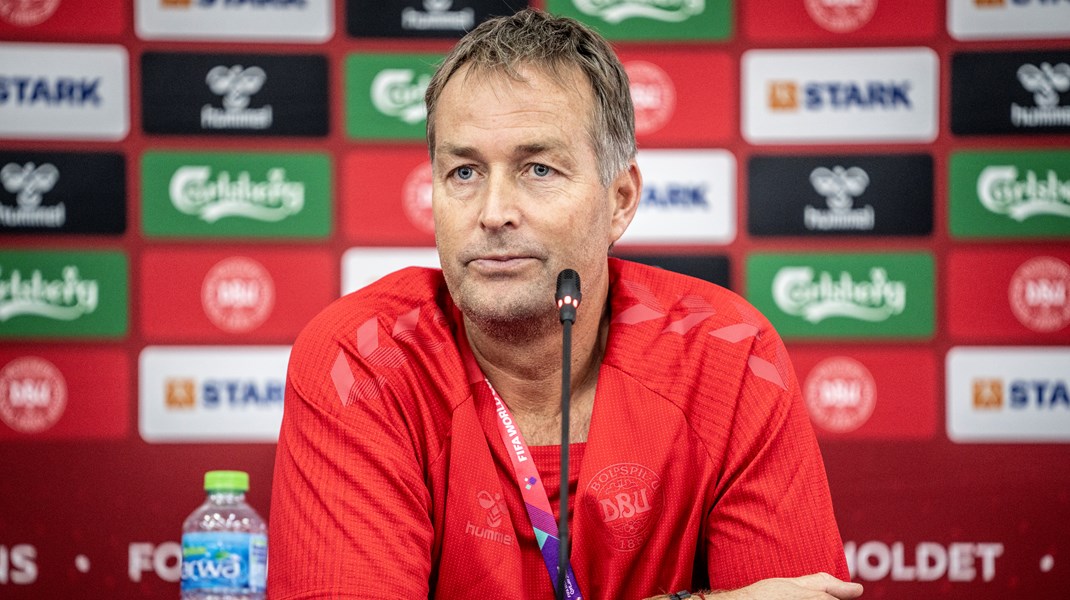 Årets leder 2021 hedder Kasper Hjulmand. Han prædiker menneskerettigheder, men tør ikke engang bære et #OneLove-armbind i én kamp for at vise sin støtte til menneskerettighederne, skriver Rasmus Akstrup Wagtmann.