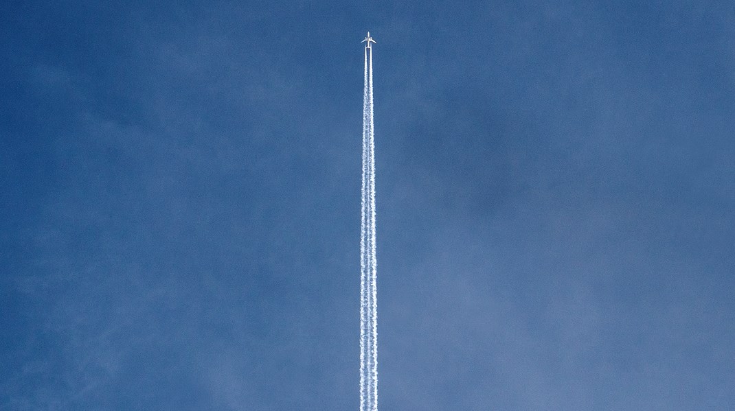 De danske politikere skal ikke bilde befolkningen ind, at en passagerafgift på 13 kroner vil gøre
Danmark til et grønt foregangsland, skriver Peter Mogensen, Peter Kjær Kruse-Andersen og Marc Skov Jacobsen.