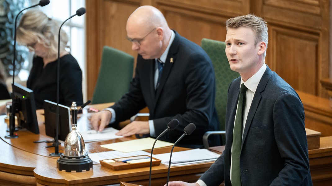 Dansk Folkepartis Peter Kofod har klaget til Folketingets formand, Søren Gade (V), over manglende muligheder for kontrol med regeringens EU-linje.