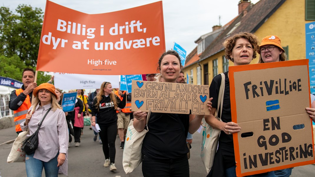 Frivillige sociale organisationer demonstrerede på Folkemødet for grundfinansiering. Og det bliver der behov for igen, hvis ikke vi finder en varig løsning på finansieringsproblemerne for en lang række organisationer, siger Frivilligrådets formand, Anna Bjerre. 