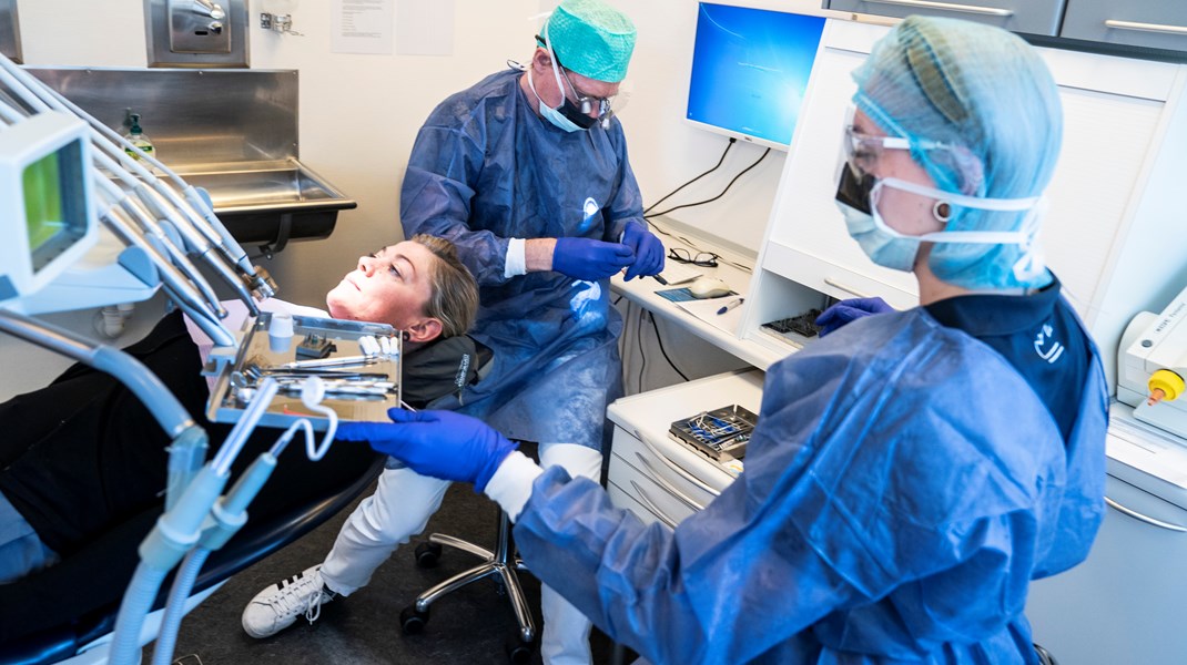 Der er brug for en borgerrettet tandpleje, hvor tandlægerne specialiserer sig i komplicerede behandlinger, og tandplejere forebygger og diagnosticerer, skriver Elisabeth Gregersen og Kim Rix.<br>