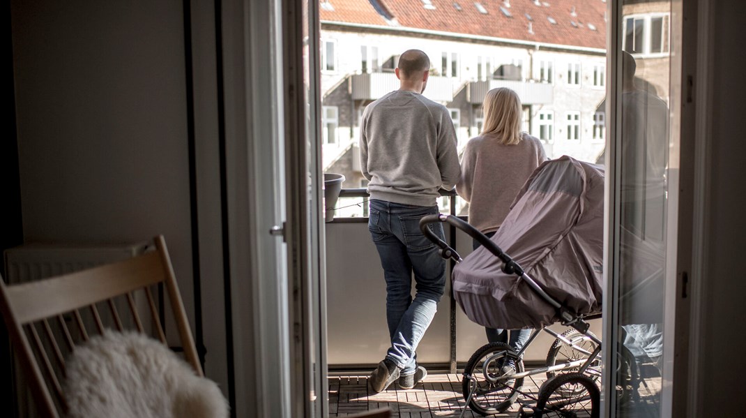I lande som Ukraine, Storbritannien og USA er det i modsætning til Danmark tilladt at betale en rugemor for at bære sit barn.