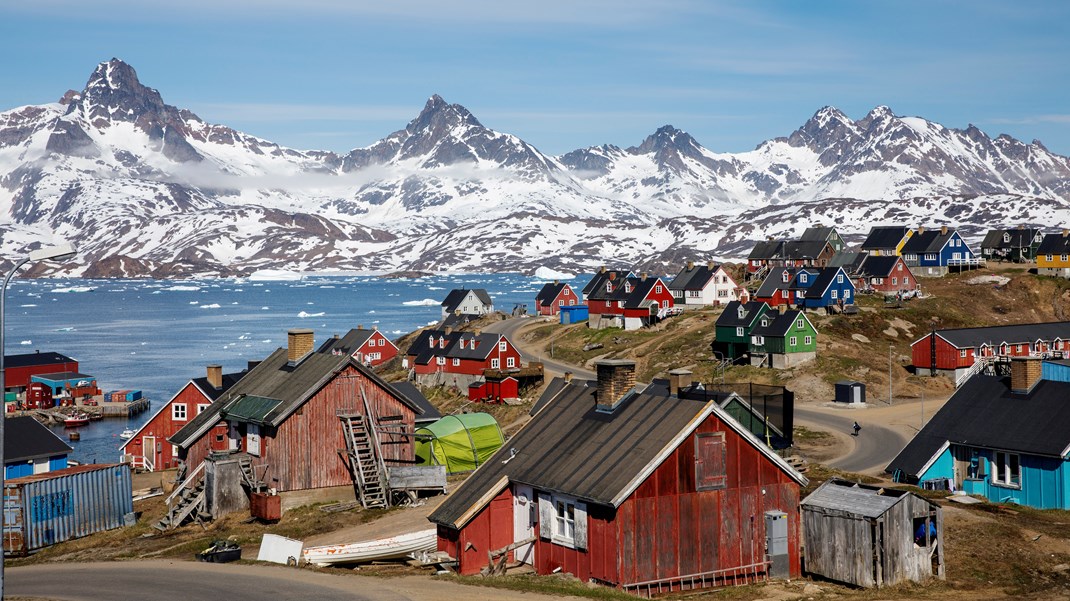 Grønland har siden 1953 været omfattet af den danske grundlov, men grundloven blev indført uden nogensinde at være til afstemning i Grønland. Inden længe kommer et grønlandsk forfatningsudvalg med deres bud på, hvad en grønlandsk forfatning bør indeholde, skriver Martin Breum.