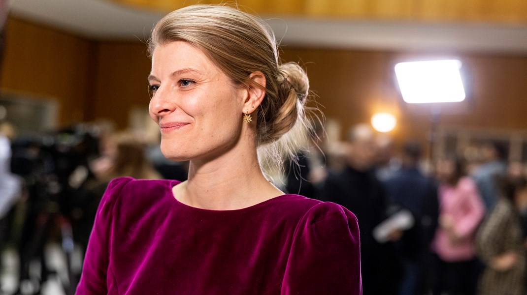 Beskæftigelsesminister Ane Halsboe-Jørgensen (S) skal i denne uge forsvare regeringens beslutning om store bededag i Folketingssalen.