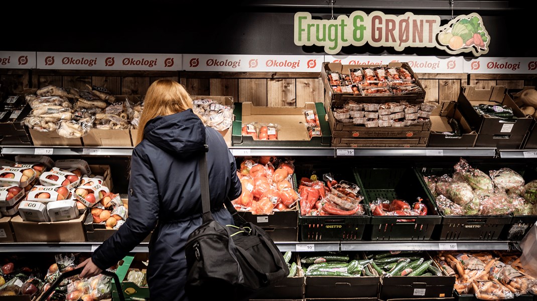 Hvis Danmark fortsat skal være de bedste i verden i forhold til at spise og købe økologiske varer, er det tydeligt, at der må konkrete understøttende politiske initiativer på banen, skriver Martin Gregers Arnoldus.