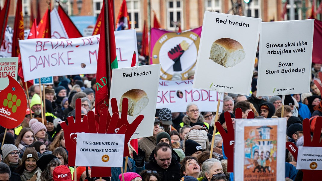 465.000 danskere har ifølge Fagbevægelsens Hovedorganisation (FH) skrevet under på, at de vil bevare store bededag. Ved søndagens demonstration deltog 50.000 mennesker, lyder det fra FH.