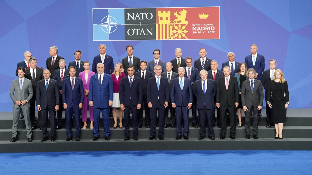 Nato-medlemmerne bør genoverveje alliancens konsensusprincip. For kan det virkelig passe, at et enkelt Nato-land kan blokere for to kernedemokratiske landes medlemskab, spørger Jens Wenzel Kristoffersen.