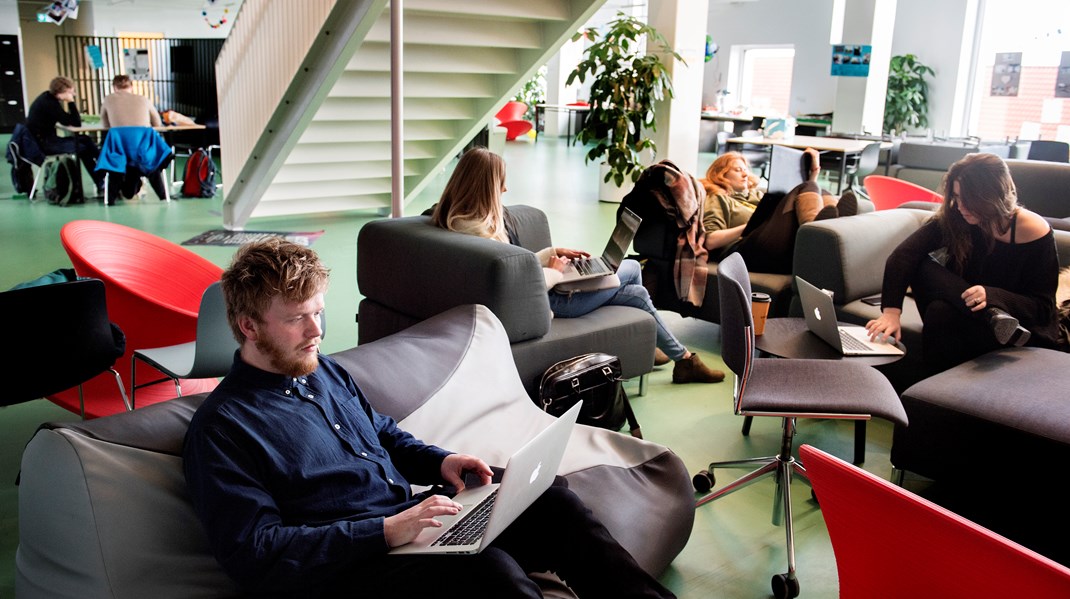 Flere uddannelsesinstitutioner står lige nu foran en ekstraregning på grund af forsinkelser på et it-system fra Netcompany. 
