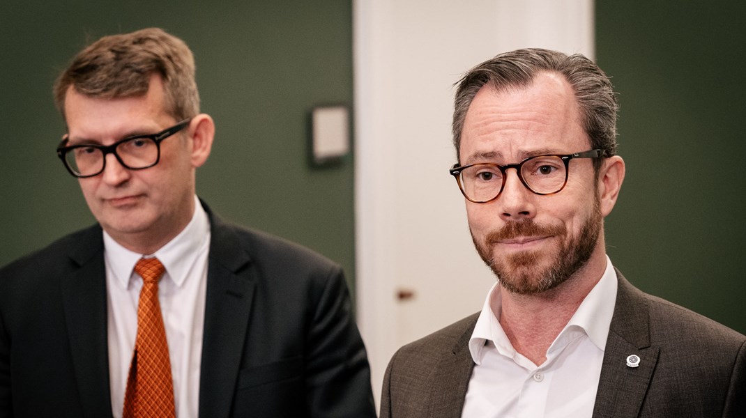 Økonominister Troels Lund Poulsen (t.v.) er vikarierende forsvarsminister mens Jakob Ellemann-Jensen (t.h.)&nbsp;er sygemeldt.