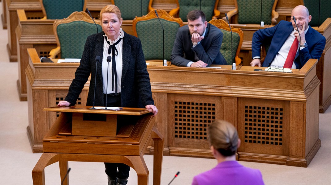 Inger Støjberg havde en klar agenda med til tirsdagens spørgetime: Det skal udstilles, at regeringen er blevet slappere i sin udlændingepolitik, efter at Moderaterne er kommet med i regeringen.