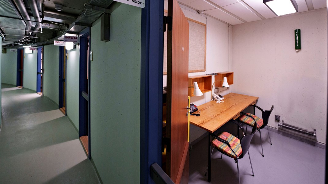 Arbejdsrummene var udstyret med designerstole og fastnettelefoner.