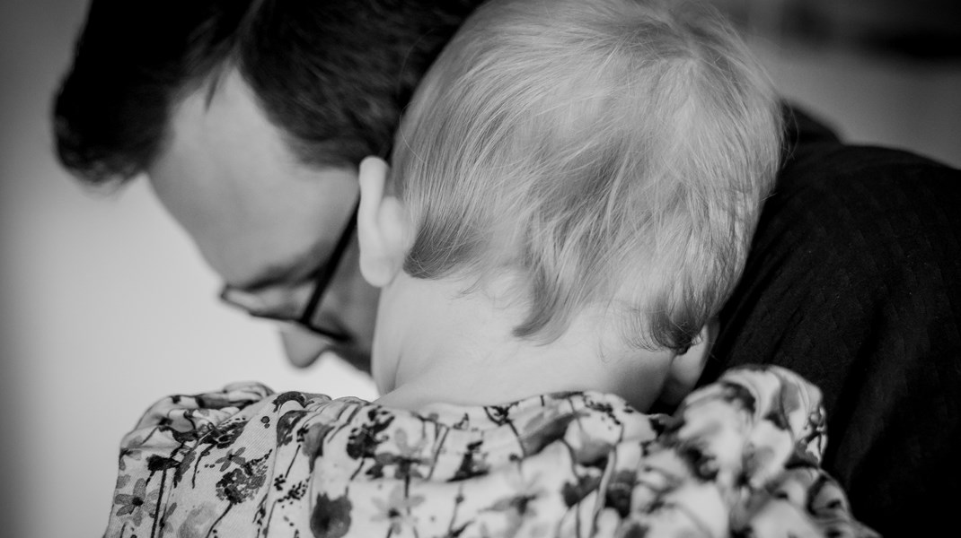 Der er en risiko for, at lovforslaget om tvangsbortadoption vil gøde jorden for flere fejl og skandaler med overgreb mod børn og forældre til følge, skriver Claes Kirkeby Theilgaard.