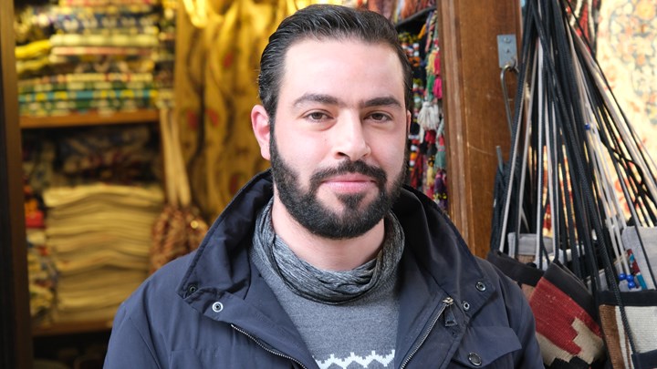 Loua flygtede fra Syrien i 2014. Nu frygter han, at den stigende modvilje mod migranter kan tvinge ham til at forlade det liv, han har opbygget i Istanbul.