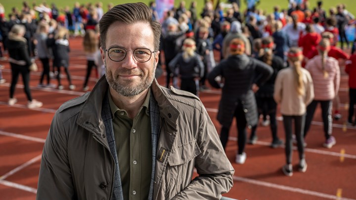Borgmester Peter Rahbæk Juel til sportsarrangement for Odenses skolebørn.