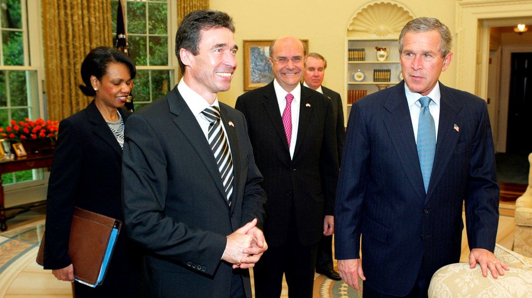 Her mødtes tidligere statsminister Anders Fogh Rasmussen (V) og Ulrik Federspiel tilbage i 2003 med den amerikanske præsident George W. Bush og hans daværende nationale sikkerhedsrådgiver Condoleezza Rice.