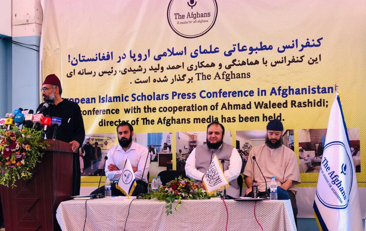 Besøget i Afghanistan blev afsluttet med en pressekonference. Her taler Naveed Baig til de fremmødte journalister.